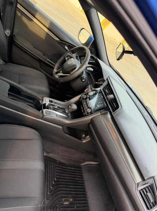 2019 Honda Civic 10th Gen - Image 10 of 19