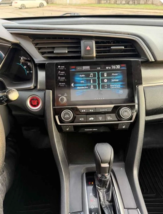 2019 Honda Civic 10th Gen - Image 9 of 19