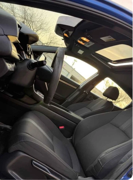 2019 Honda Civic 10th Gen - Image 13 of 19