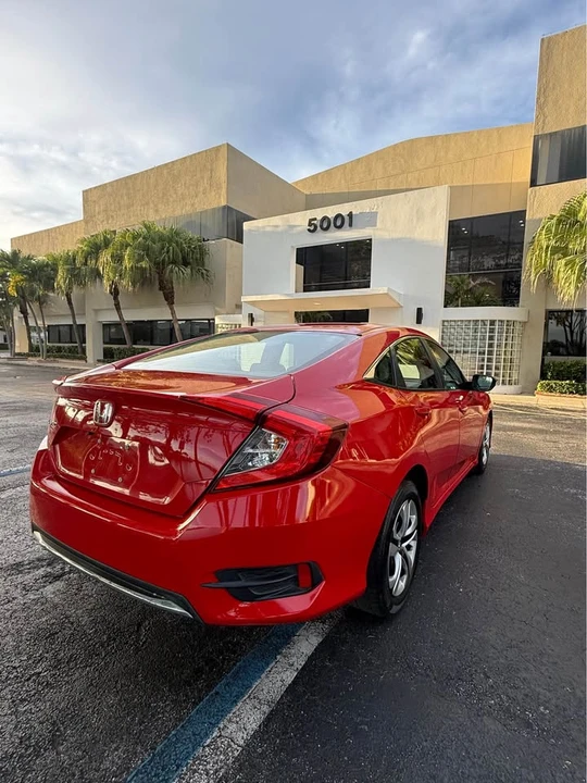 2019 Honda Civic 10th Gen - Image 9 of 16