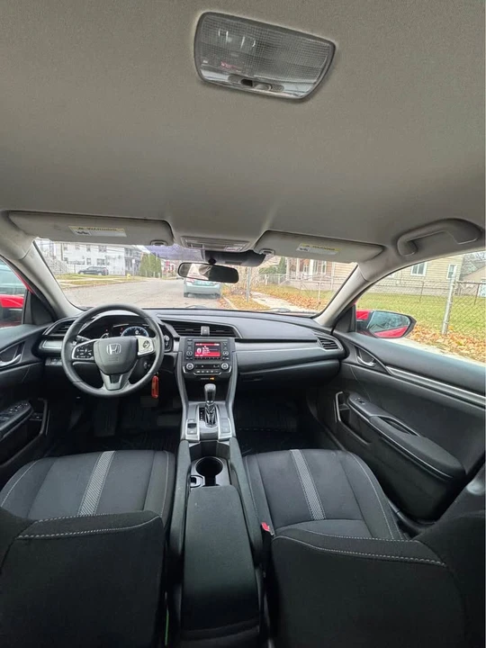 2019 Honda Civic 10th Gen - Image 8 of 11
