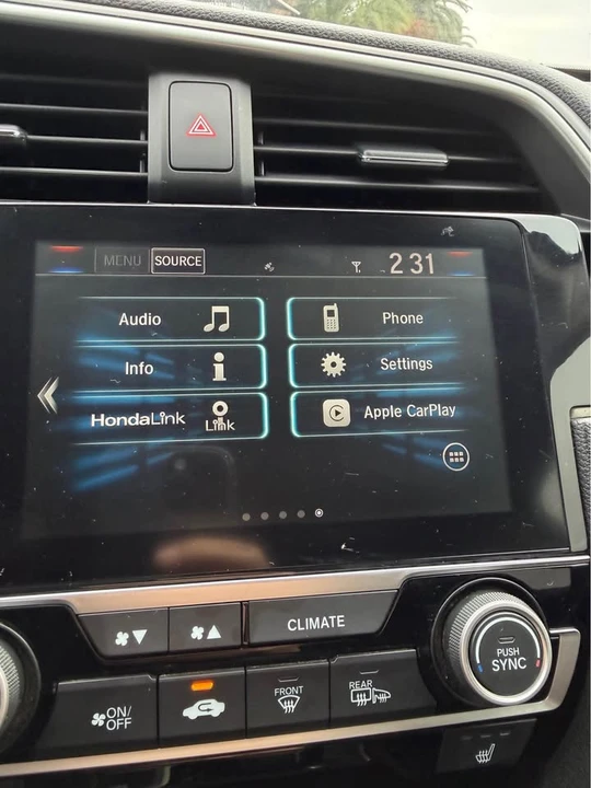 2019 Honda Civic 10th Gen - Image 9 of 15