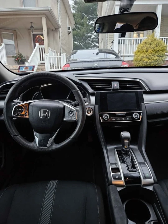 2019 Honda Civic 10th Gen - Image 10 of 15