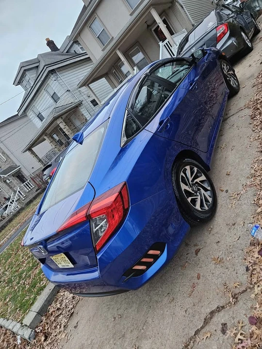2019 Honda Civic 10th Gen - Image 6 of 15
