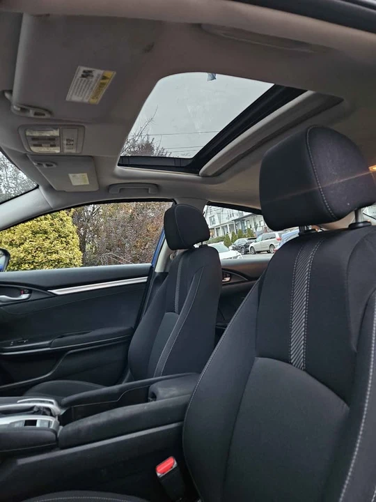 2019 Honda Civic 10th Gen - Image 11 of 15