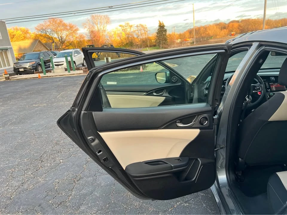 2019 Honda Civic 10th Gen - Image 12 of 20