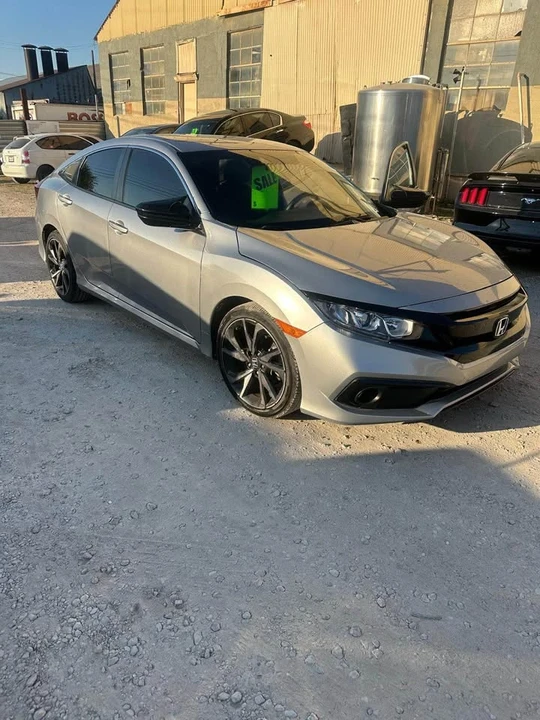 2019 Honda Civic 10th Gen - Image 2 of 5