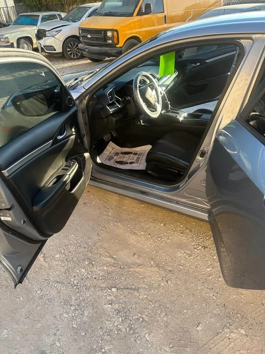 2019 Honda Civic 10th Gen - Image 3 of 5