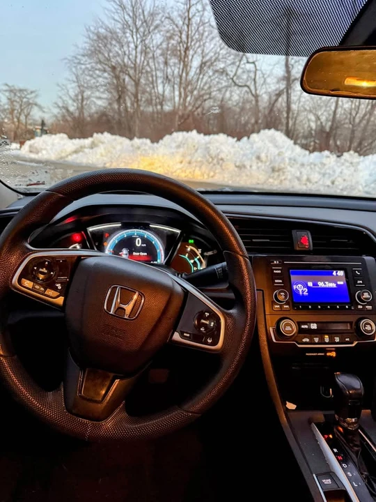 2019 Honda Civic 10th Gen - Image 6 of 12