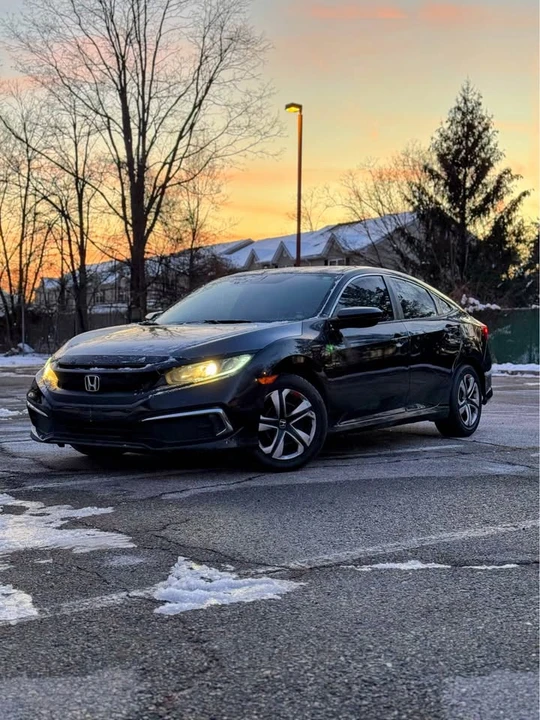 2019 Honda Civic 10th Gen - Image 2 of 12