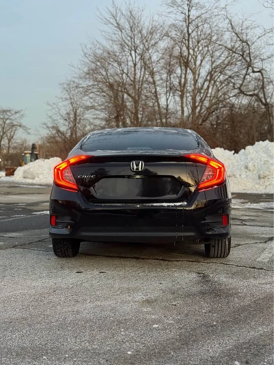 2019 Honda Civic 10th Gen - Image 9 of 12