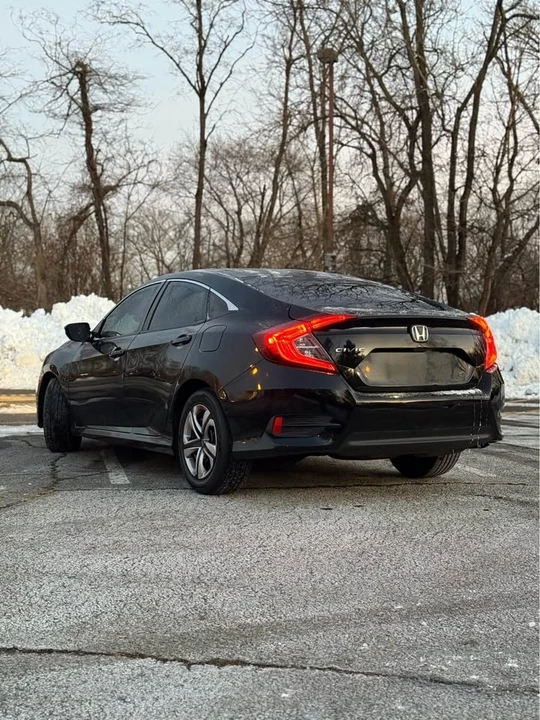 2019 Honda Civic 10th Gen - Image 10 of 12