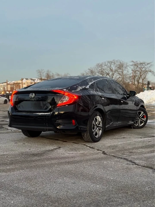 2019 Honda Civic 10th Gen - Image 4 of 12