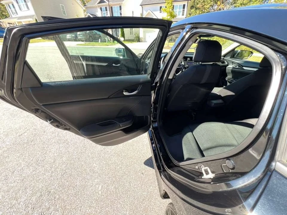2019 Honda Civic 10th Gen - Image 11 of 19