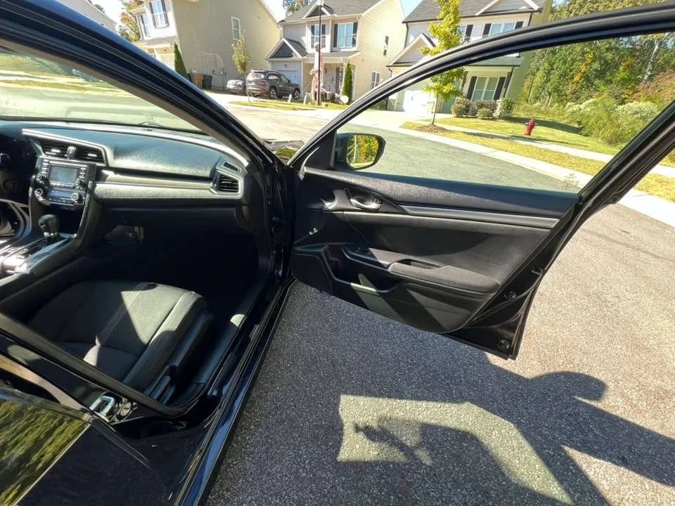 2019 Honda Civic 10th Gen - Image 17 of 19
