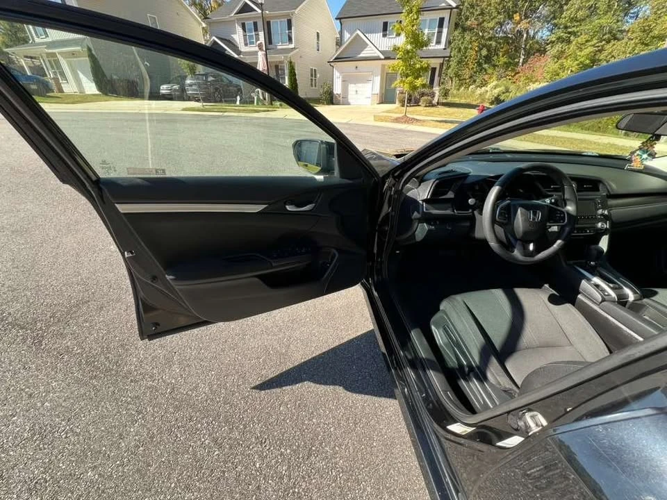 2019 Honda Civic 10th Gen - Image 9 of 19