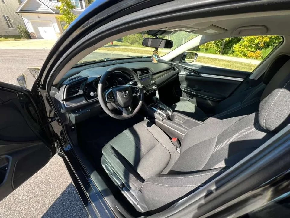 2019 Honda Civic 10th Gen - Image 12 of 19