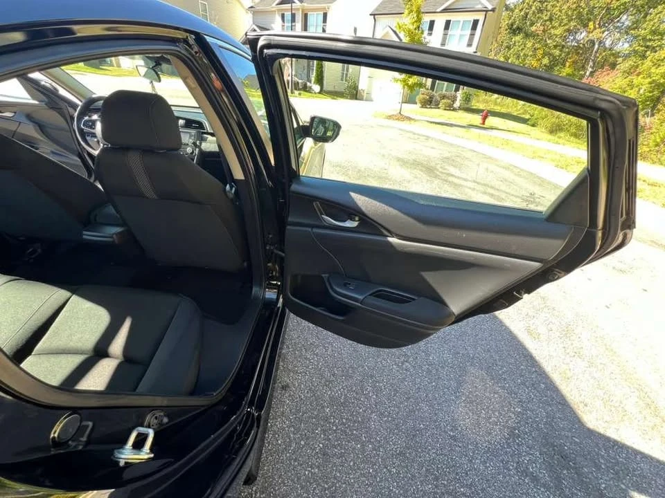 2019 Honda Civic 10th Gen - Image 13 of 19