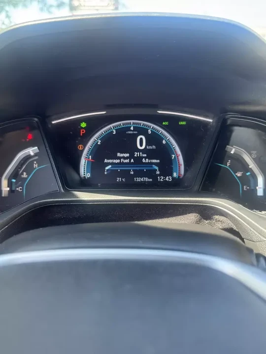 2019 Honda Civic 10th Gen - Image 9 of 15