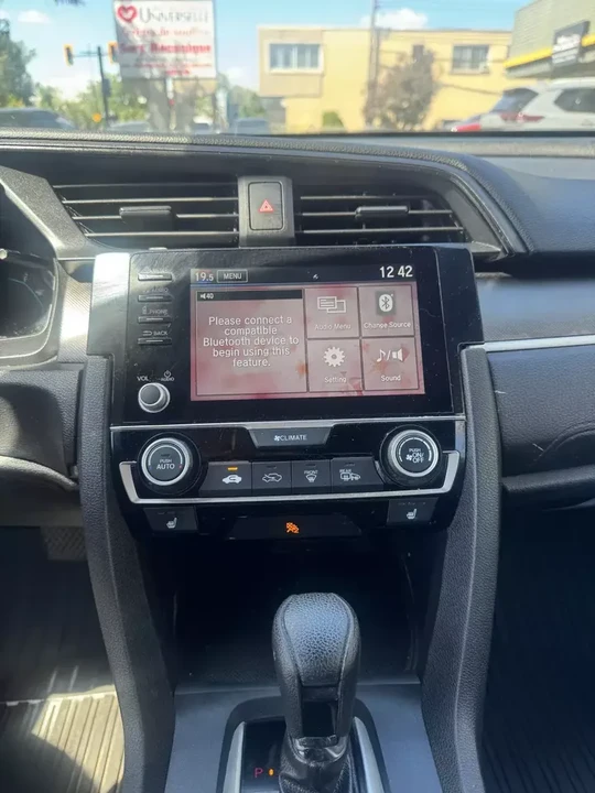 2019 Honda Civic 10th Gen - Image 12 of 15