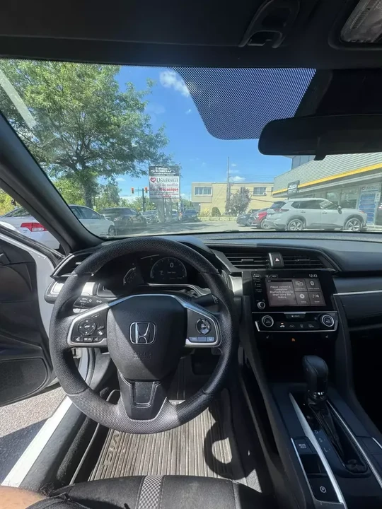 2019 Honda Civic 10th Gen - Image 10 of 15