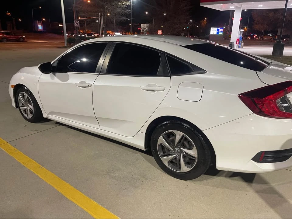 2019 Honda Civic 10th Gen - Image 4 of 4