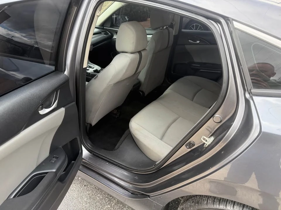 2019 Honda Civic 10th Gen - Image 6 of 10