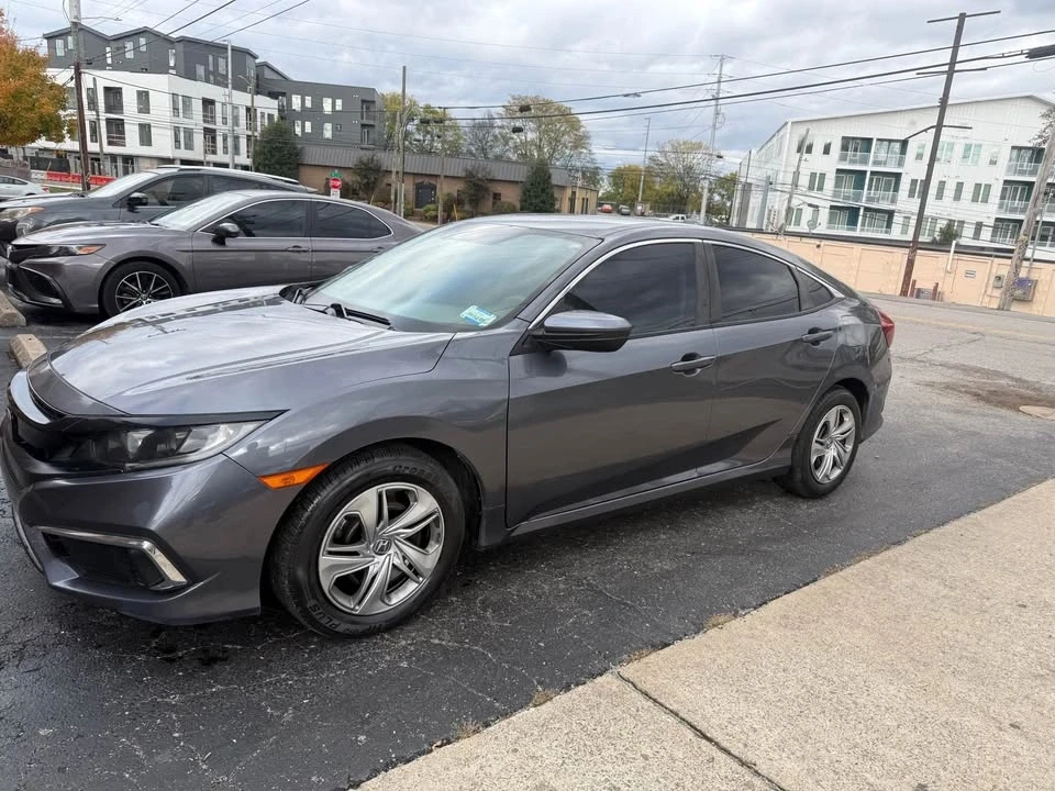 2019 Honda Civic 10th Gen - Image 2 of 10