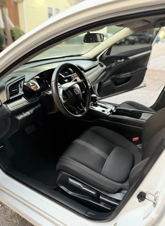 2019 Honda Civic 10th Gen - Image 12 of 17