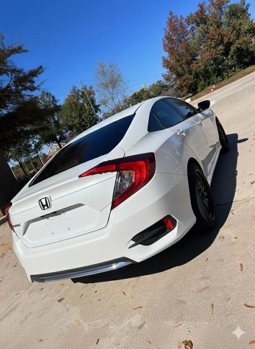 2019 Honda Civic 10th Gen - Image 8 of 17