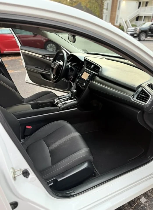 2019 Honda Civic 10th Gen - Image 15 of 17
