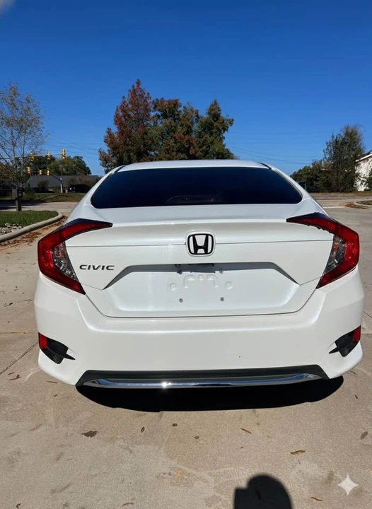 2019 Honda Civic 10th Gen - Image 9 of 17