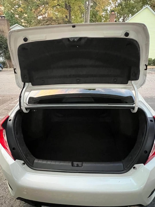 2019 Honda Civic 10th Gen - Image 16 of 17