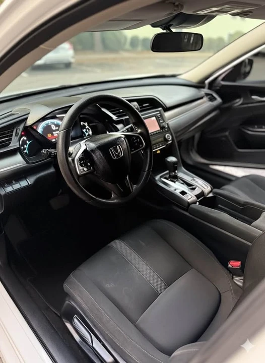 2019 Honda Civic 10th Gen - Image 11 of 17