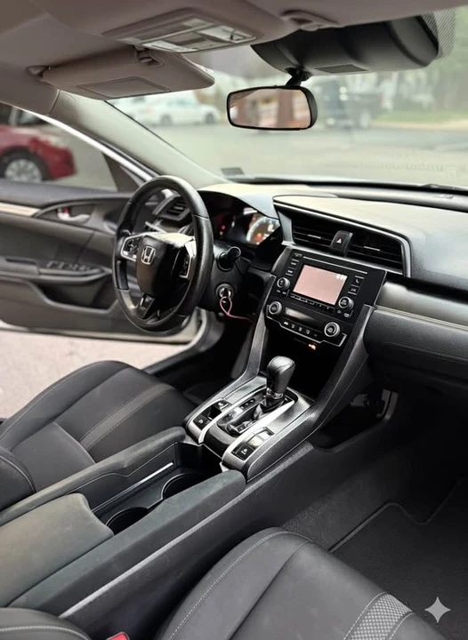 2019 Honda Civic 10th Gen - Image 14 of 17