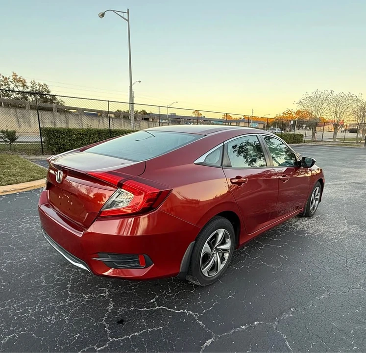 2019 Honda Civic 10th Gen - Image 4 of 11