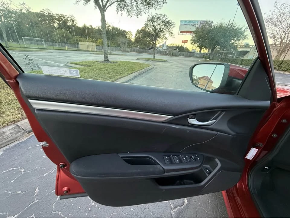 2019 Honda Civic 10th Gen - Image 8 of 11