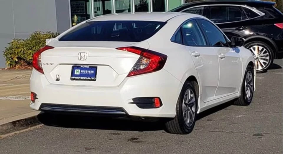 2019 Honda Civic 10th Gen - Image 5 of 13