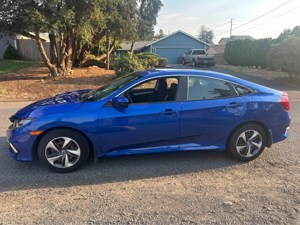 2019 Honda Civic 10th Gen - Image 10 of 18