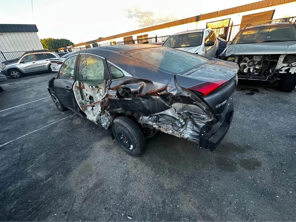 2019 Honda Civic 10th Gen - Image 2 of 7