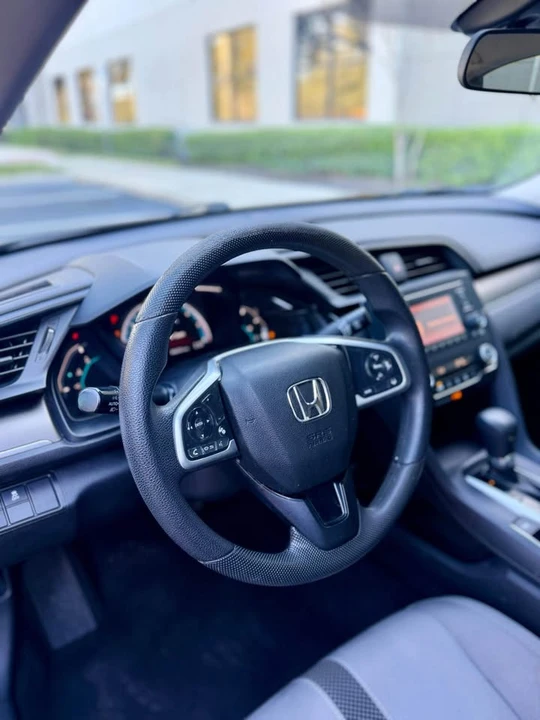 2019 Honda Civic 10th Gen - Image 9 of 15