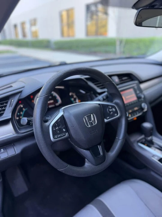 2019 Honda Civic 10th Gen - Image 12 of 15