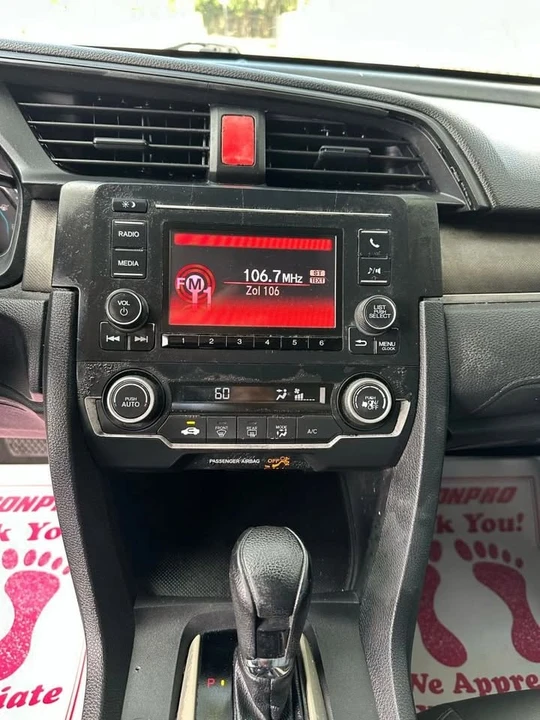 2019 Honda Civic 10th Gen - Image 11 of 20