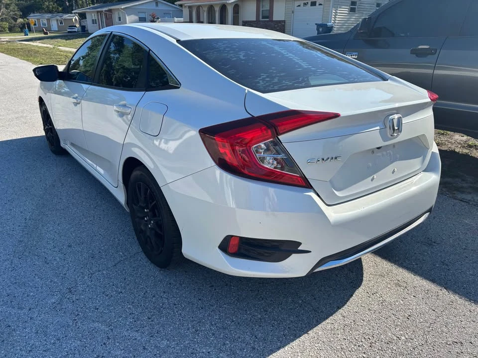 2019 Honda Civic 10th Gen - Image 8 of 15