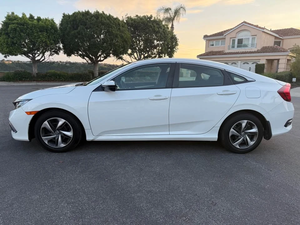 2019 Honda Civic 10th Gen - Image 8 of 20