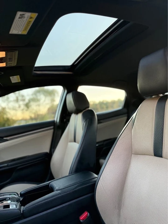 2019 Honda Civic 10th Gen - Image 11 of 13