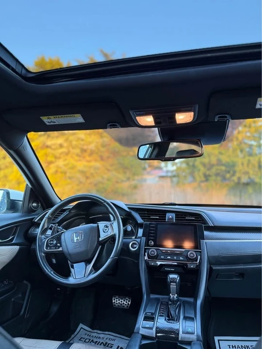 2019 Honda Civic 10th Gen - Image 12 of 13