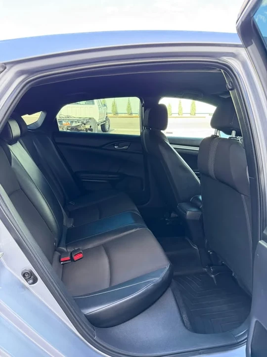 2019 Honda Civic 10th Gen - Image 9 of 17