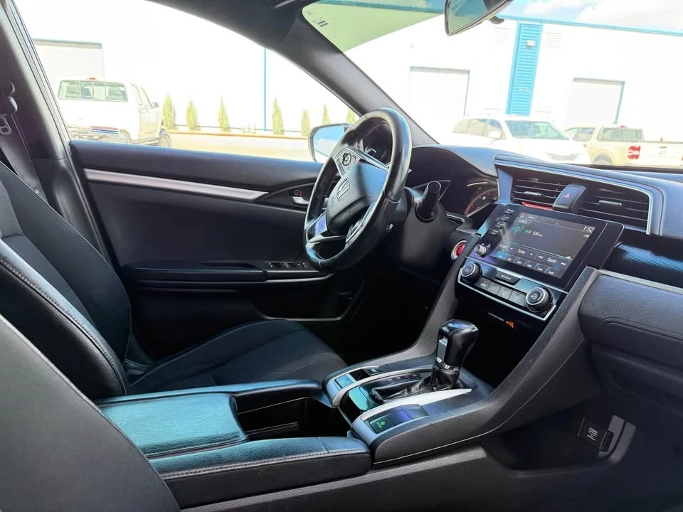 2019 Honda Civic 10th Gen - Image 12 of 17