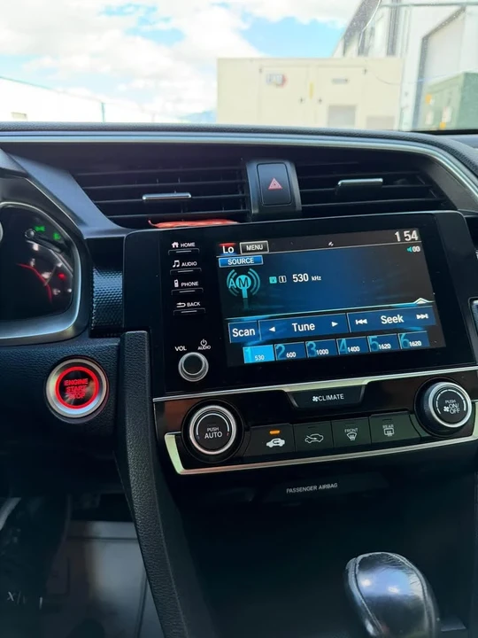 2019 Honda Civic 10th Gen - Image 13 of 17